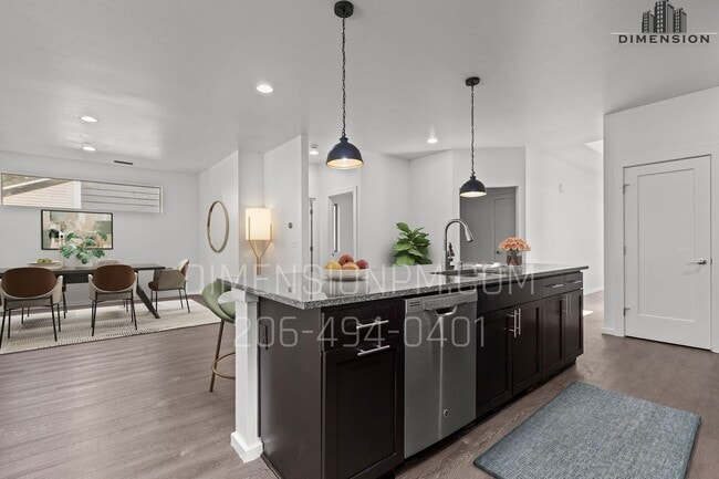 Building Photo - Kent Home