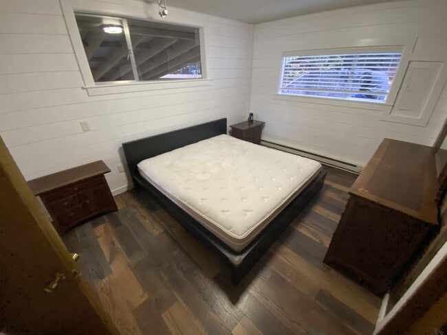 Building Photo - 31 SW Lake Roesiger Rd