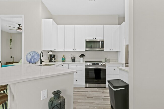 Building Photo - 2420 Valentine St