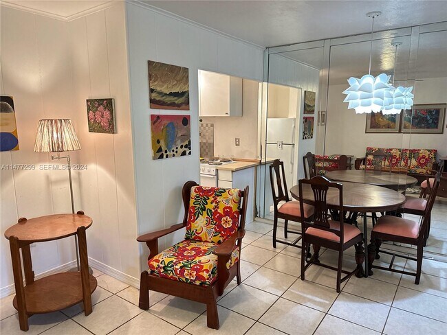 Building Photo - 325 Fernwood Rd