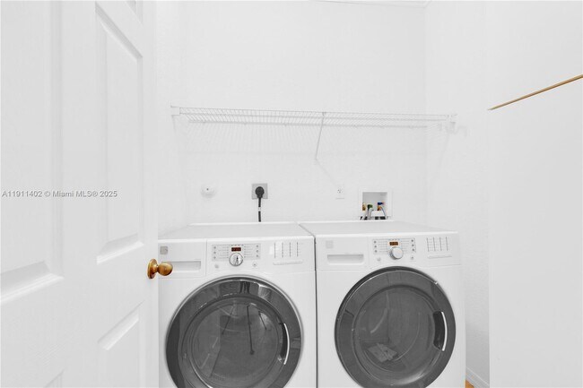 Building Photo - 5334 NW 111th Ct