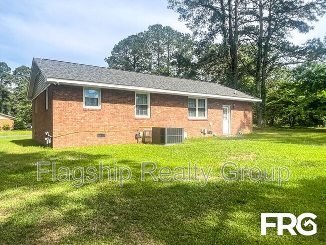 Building Photo - 466 Circle Dr
