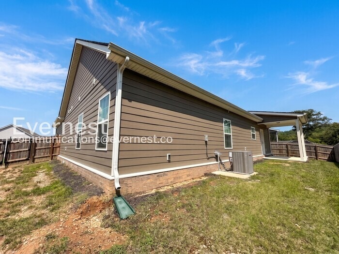 Building Photo - 1402 Pipeline Ave