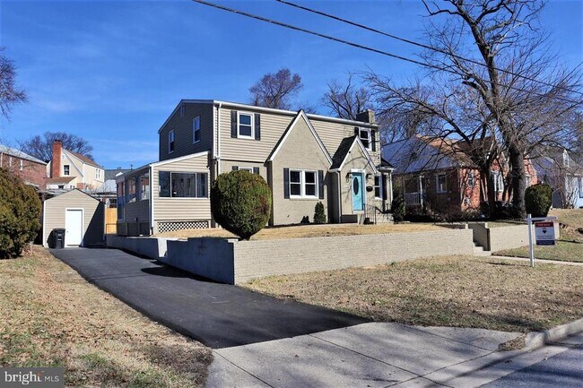 Primary Photo - 1202 Parker Ave