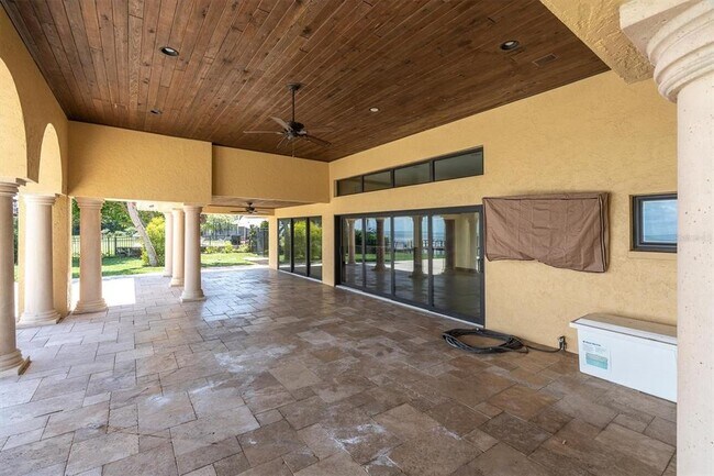 Building Photo - 5810 Bahama Shores Dr S