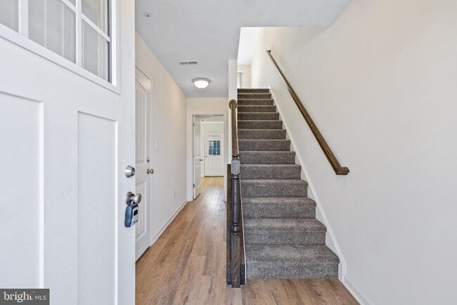 Building Photo - 778 Bassett Dr