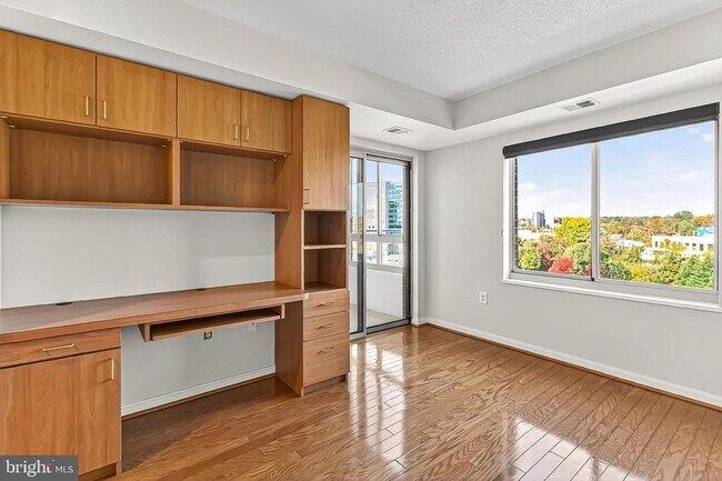 Building Photo - 2151 Jamieson Ave