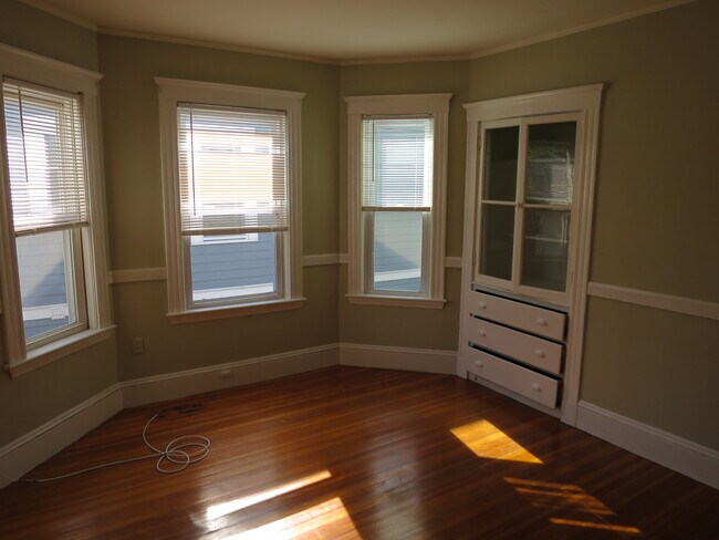 Building Photo - 36 Standish St