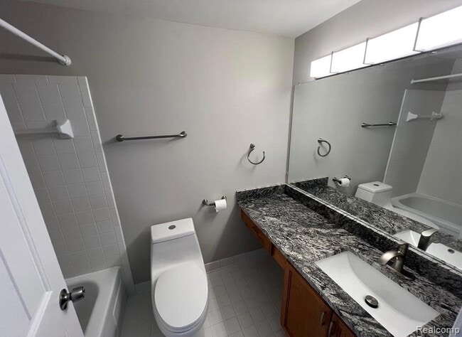 Building Photo - 2445 Torquay Ave