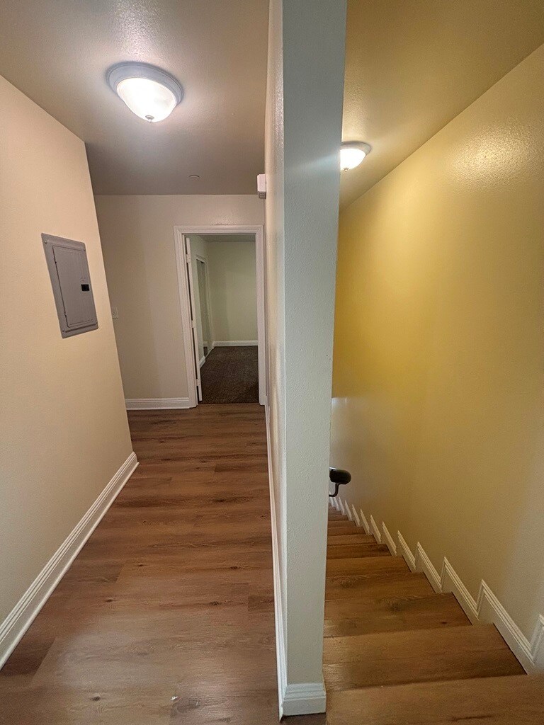 Building Photo - 846 W 78th St