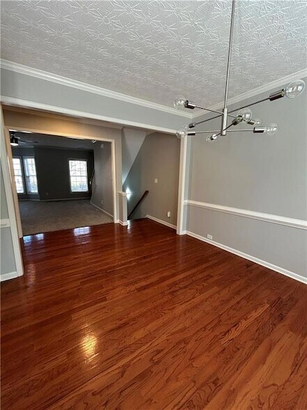 Building Photo - 607 Pecan Knoll Dr