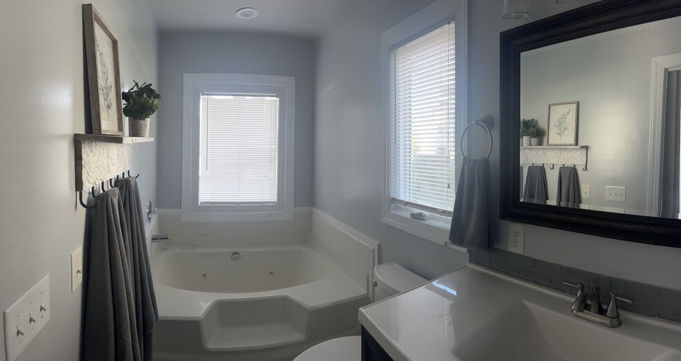 Private Bath 2 - 14534 Waterside Dr