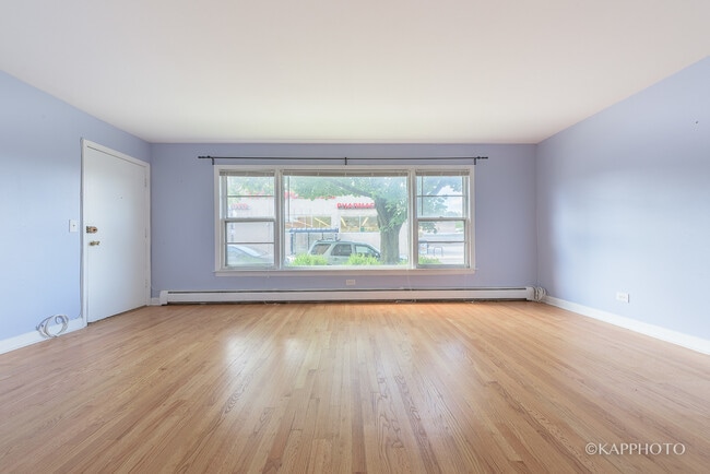 Building Photo - 5942 W Addison St