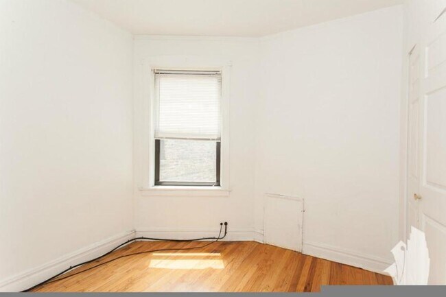 Building Photo - 2 bedroom in Chicago IL 60640