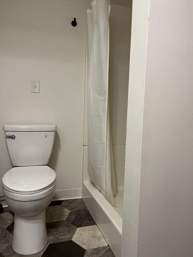 Building Photo - Gorgeous 4-Bed Home with Finished Basement...