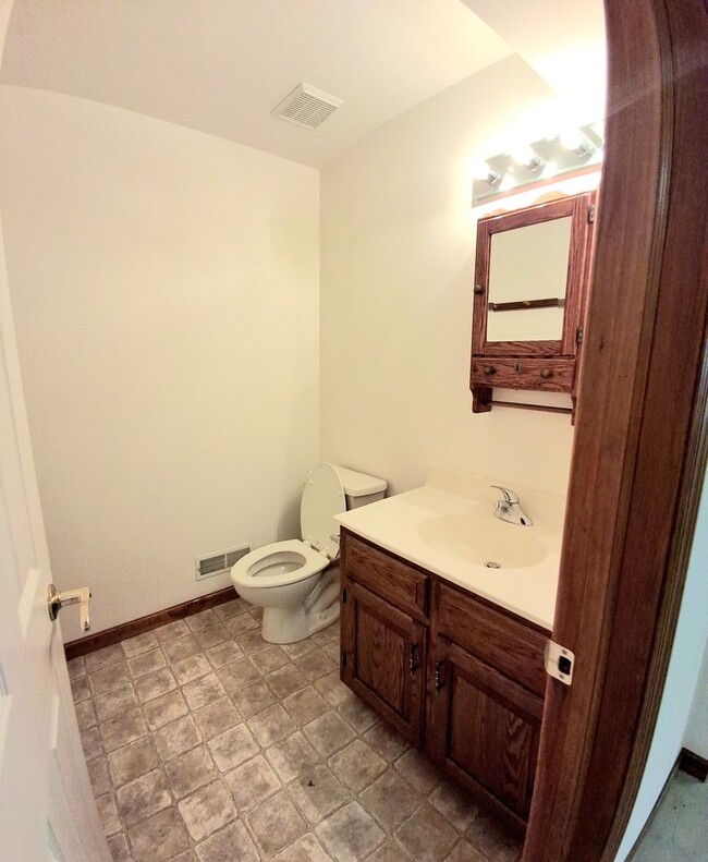 Building Photo - 3 Bedroom 4.5 Bathroom Available in Elizab...