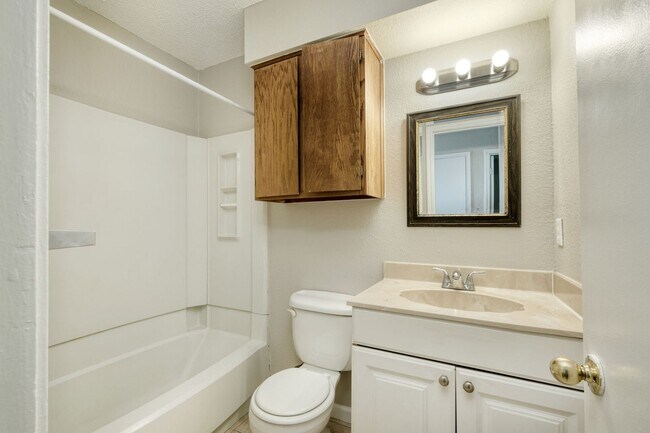 Building Photo - 6904 Deep Cir