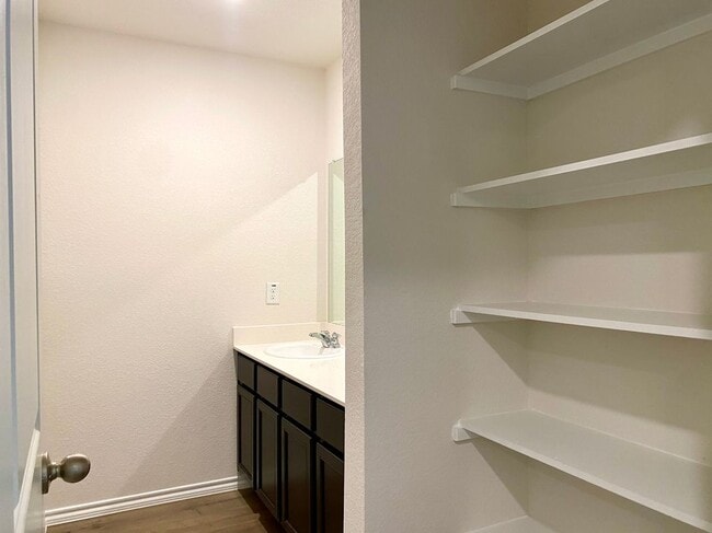 Building Photo - 5111 Knob Hl Dr
