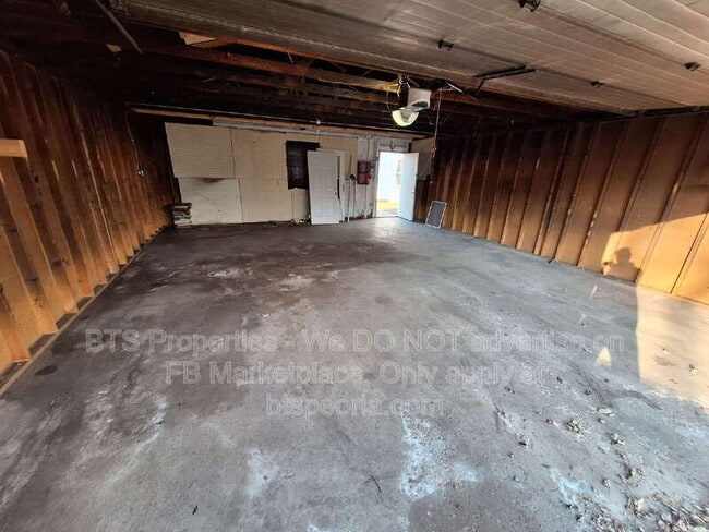 Building Photo - 1912 W Ann St