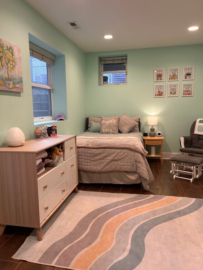 Second downstairs bedroom, with en-suite bathroom - 1241 Kenyon St NW