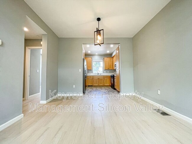 Building Photo - 679 Montara Terrace