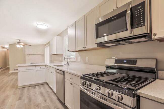 Building Photo - 872 Pinecrest Terrace SW