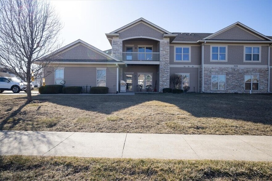 Building Photo - 2503 NE Oak Dr