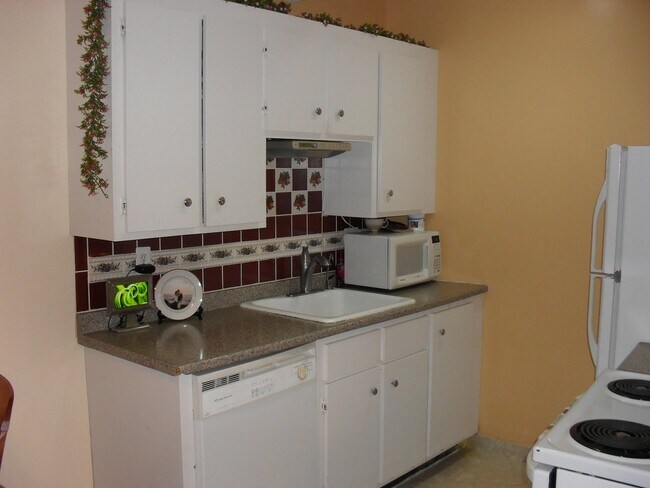 Building Photo - 7 Cypress Rd