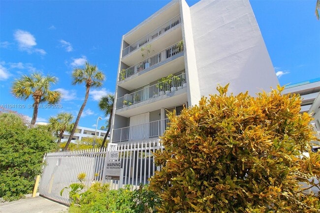 Building Photo - 1615 West Ave