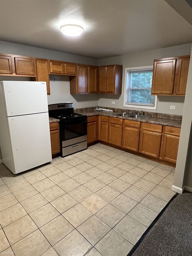 Building Photo - 4 br, 2 bath House - 918 Logan Street Sout...