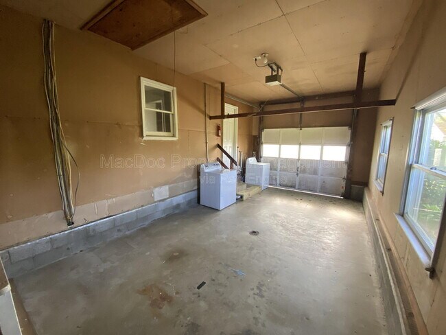 Building Photo - 10291 Paige Rd
