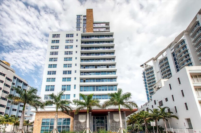 Building Photo - 6551 Collins Ave