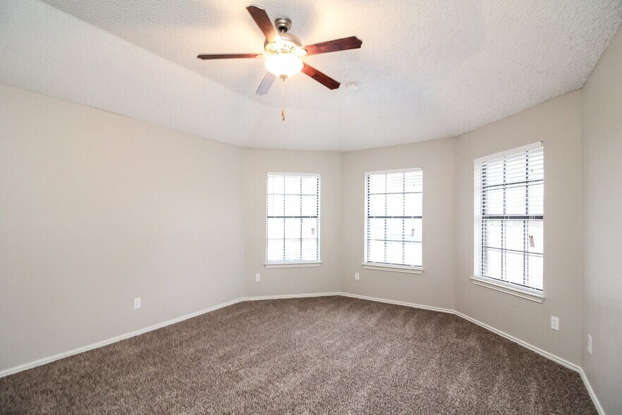 Building Photo - 819 Mayfield Dr