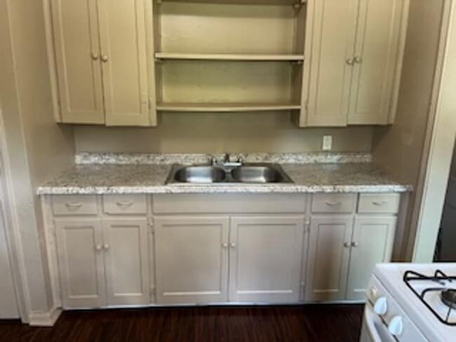 Building Photo - Affordable 2 Bedroom, 1 Bath Cottage in Bl...