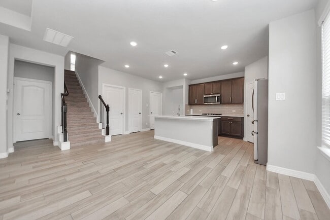 Building Photo - 196 Chestnut Meadow Dr