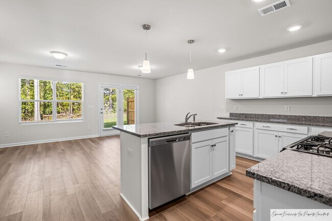 Building Photo - STUNNING TOWNHOUSE IN LEXINGTON'S MURRAY V...