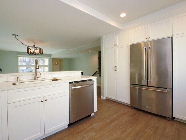 Building Photo - 405 2nd St