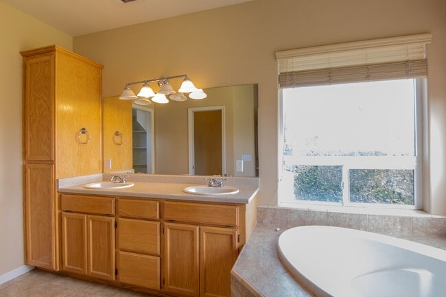 Building Photo - Country Home for Rent on Acreage | 3.5 Acres, 3 Car Garage, Deck, Pet Friendly