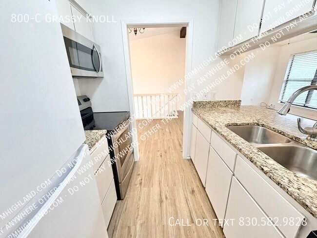 Building Photo - 800 Grassy Knoll