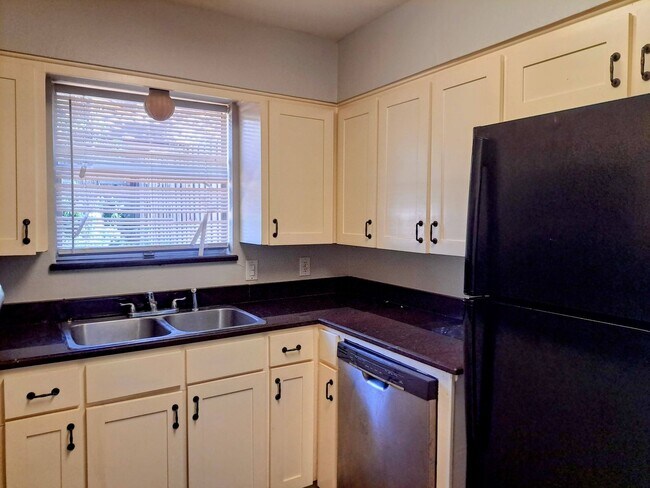 Building Photo - 56041 Glenwick Ln