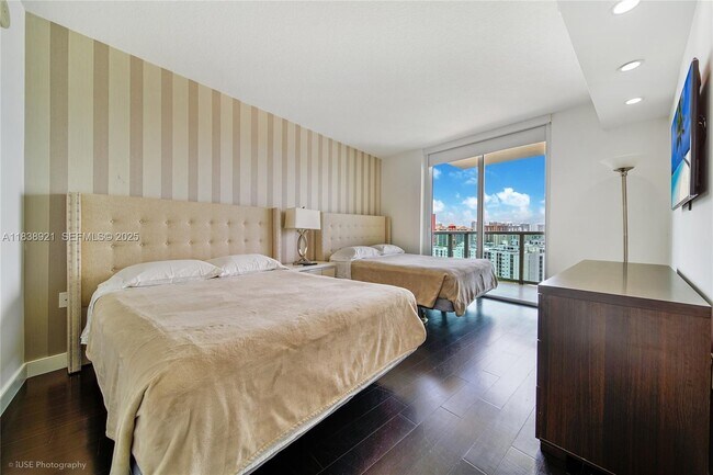 Building Photo - 150 Sunny Isles Blvd