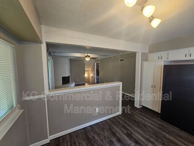 Building Photo - 10013 N Harrison Dr