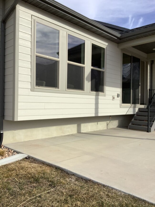 Building Photo - Beautiful Home Nestled In The Hills Of Elk...