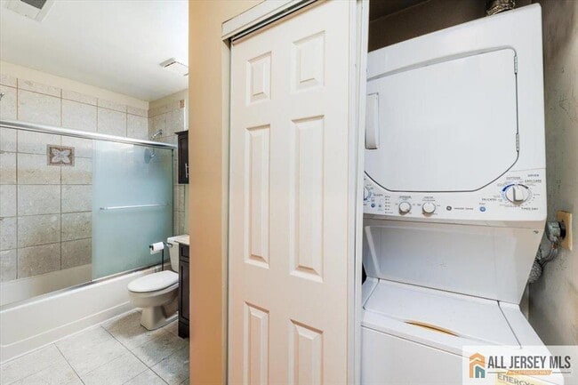 Building Photo - 2114 Ravens Crest Dr