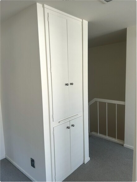 Loft - 4452 W Kling St