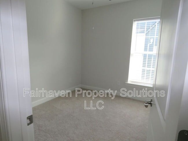 Building Photo - 1978 Mitchell Ave