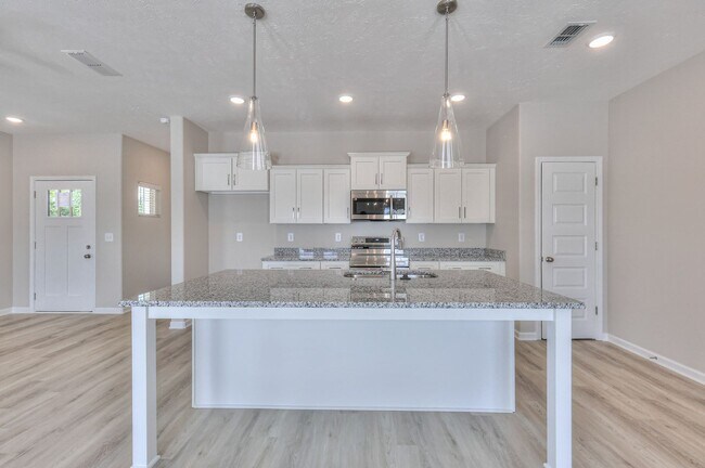 Building Photo - 22 Hardwood Rd
