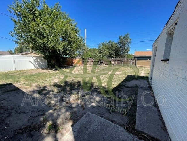 Building Photo - 1702 Van Buren St