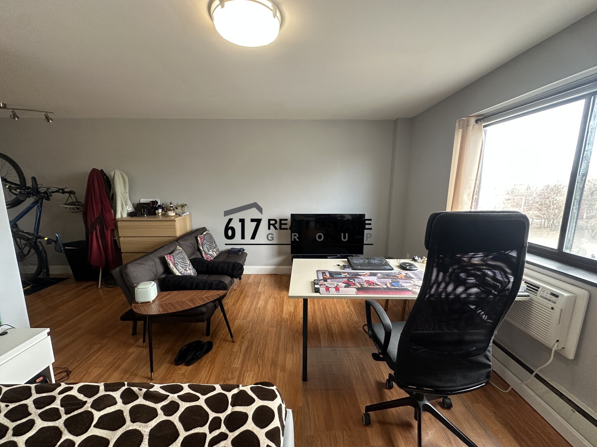 Building Photo - 35 Glencoe St