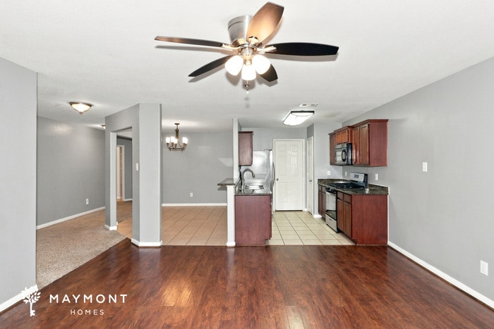 Building Photo - 2107 Golden Topaz Dr